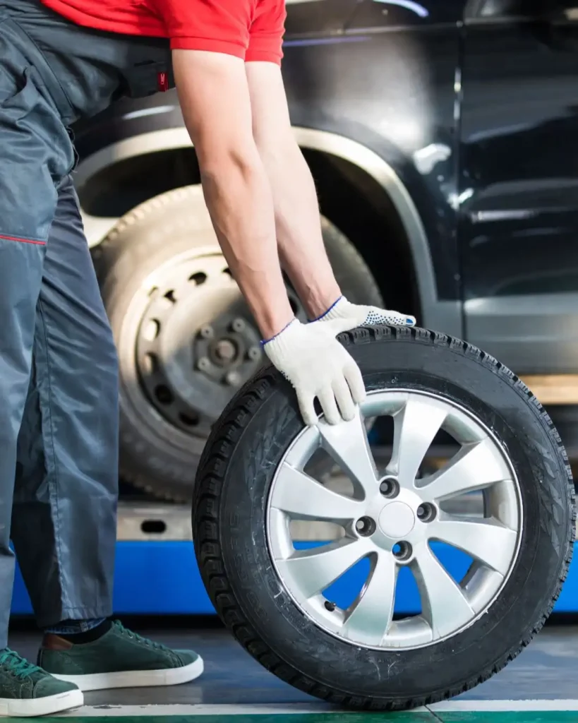 What Weighs 10kg? 11 Common things that Weigh 10Kg (10kilos to lbs) 12 car tire of 10 kilogram